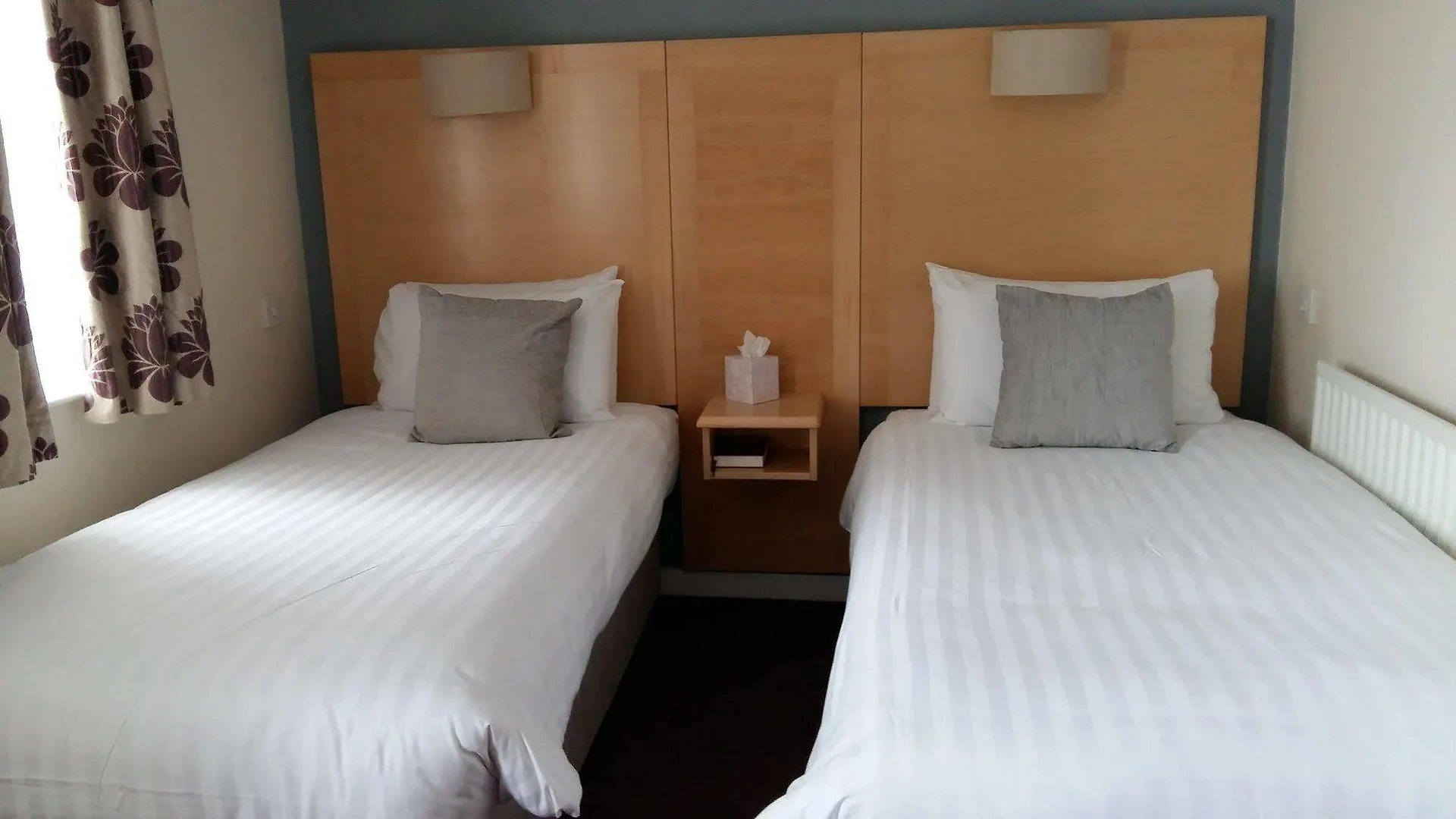 Waterfront Hotel Brighouse 3*,