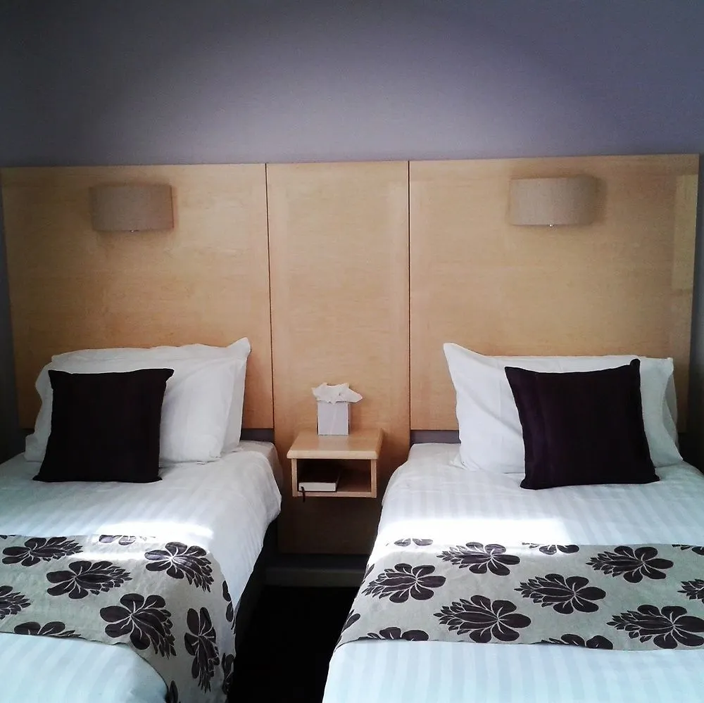 Waterfront Hotel Brighouse 3*,