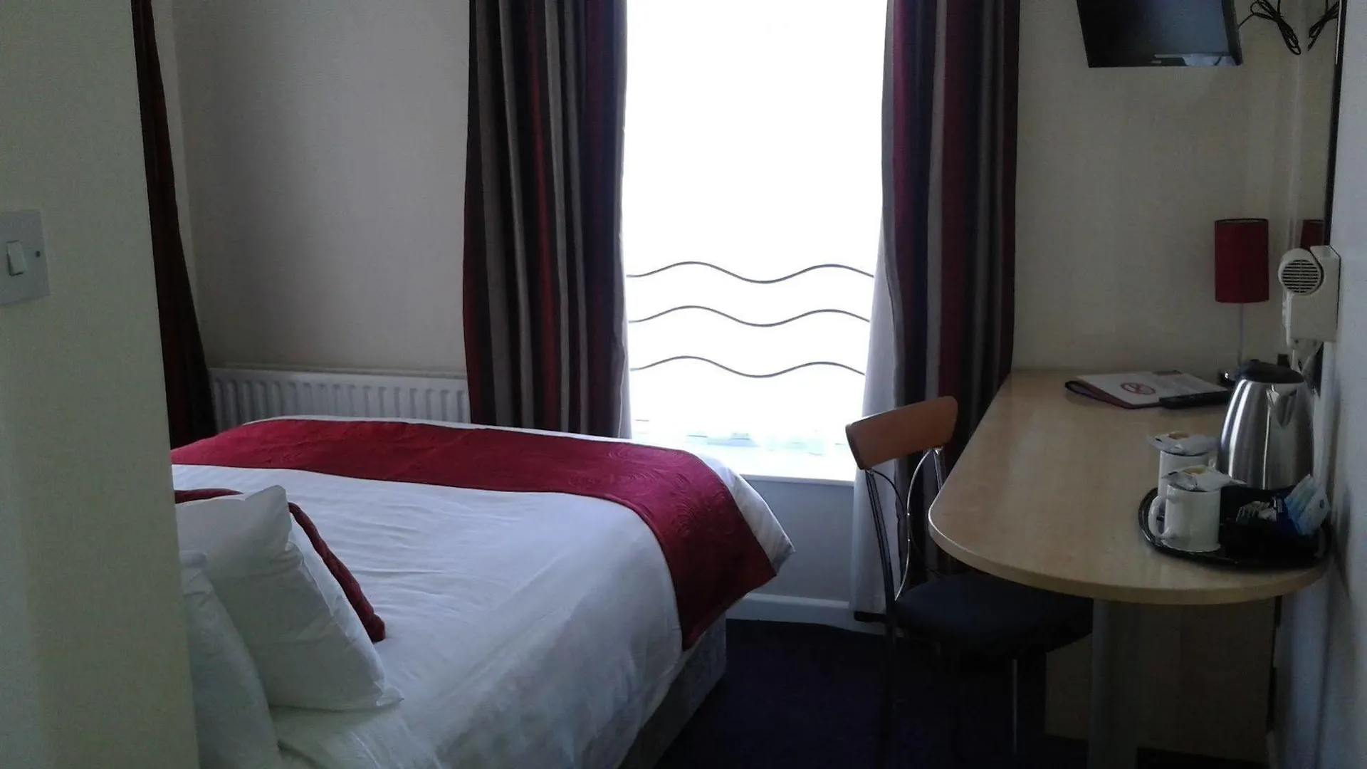 Waterfront Hotel Brighouse 3*,